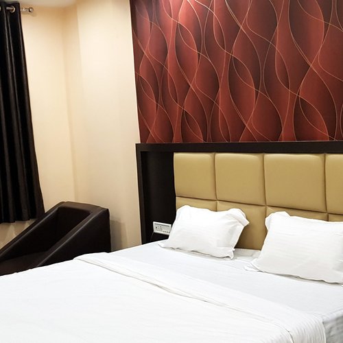 Best Price on Flagship 76286 Hotel Bob's in Patna + Reviews!